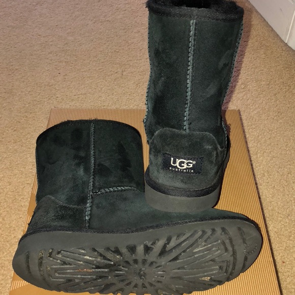 EUC Girls black size 3 UGG Australia shortie boots - Picture 4 of 6